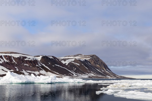 Drift ice, sea ice, sea, mountain range, Faksevagen, Spitsbergen, Svalbard