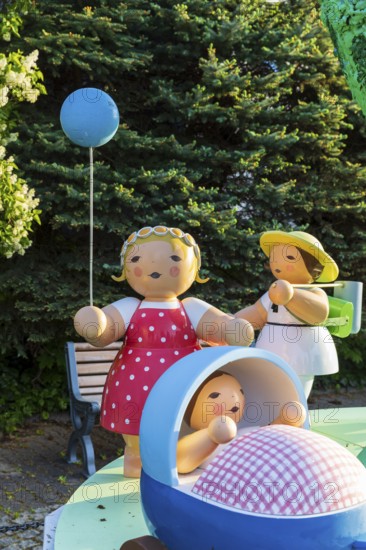 Summer version of the music box with figures by Wendt & Kühn in the centre of Grünhainichen, Erzgebirge, Saxony, Germany