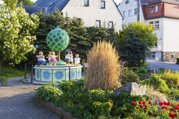 Summer version of the music box with figures by Wendt & Kühn in the centre of Grünhainichen, Erzgebirge, Saxony, Germany