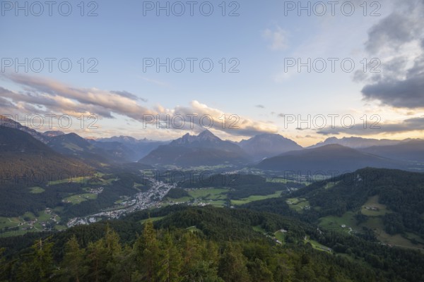 Panoramic view from the Kneifelspitze to Berchtesgaden, Watzmann, Hochkalter and Königssee at sunset