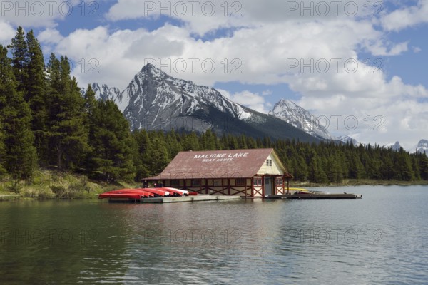 Maligne Lake with boathouse, Curly Phillips Boathouse, Jasper National Park, Alberta, Canada