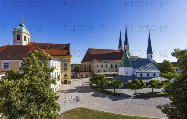 Chapel of Grace and Stiftspfarrkirche Sankt Philippus und Jakobus am Kapellplatz, place of pilgrimage, Altötting, Upper Bavaria, Bavaria, Germany