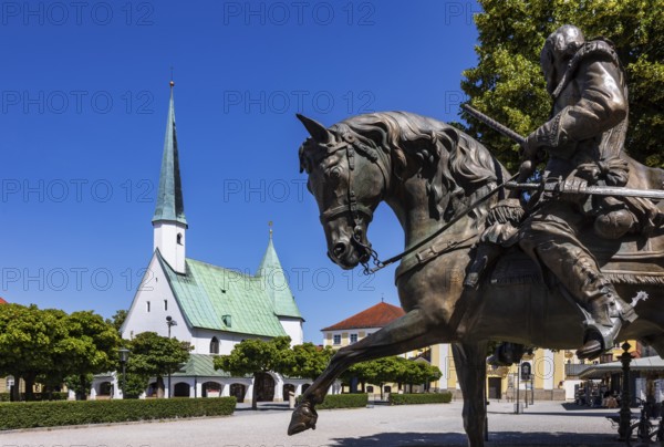 Equestrian statue, Field Marshal Tilly Monument on Kapellplatz with Chapel of Mercy, place of pilgrimage, Altötting, Upper Bavaria, Bavaria, Germany