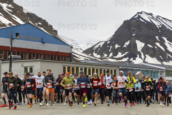 Marathon, group of runners at the start, Longyearbyen, Spitsbergen, Svalbard