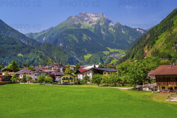 View of the village with the Grinbergspitzen 2884m, Mayrhofen, Zillertal, Zillertal Alps, Tyrol, Austria