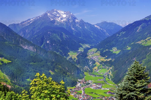 View of the village with Finkenberg and the Grinbergspitzen 2884m, Mayrhofen, Zillertal, Zillertal Alps, Tyrol, Austria