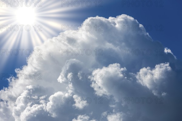 Symbolic image, global warming, heat, the sun shines brightly above large, fluffy clouds in the sky, Baden-Württemberg, Germany