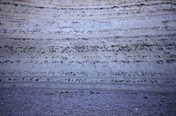 Flint inclusions in chalk cliffs, beach, pebble beach, Étretat, cliff, cliffs, chalk cliffs, alabaster coast, La Côte d'Albâtre, Normandy, Seine-Maritime, France