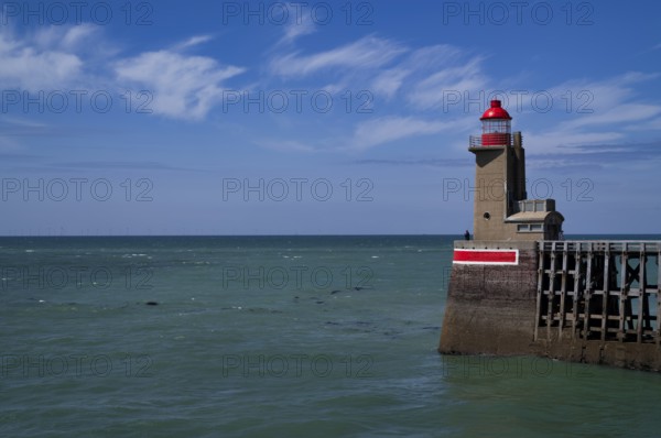 Sea, lighthouse Feu de la jetée Sud, lighthouse, red, harbour entrance, pier, Fécamp, Normandy, Seine-Maritime, France