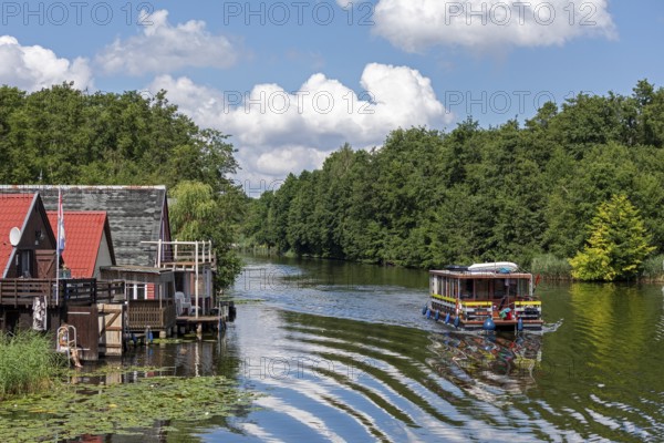 Houseboat, boathouses, holiday homes on the canal between Mirower See and Zotzensee, Mirow, Mecklenburg Lake District, Mecklenburg-Vorpommern, Germany