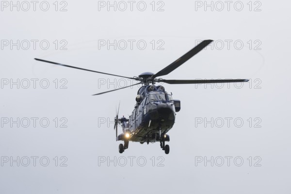 A helicopter with Emmanuel Macron (President of the French Republic) on board in front of a joint meeting with Friedrich Merz (CDU, Federal Chancellor) in front of the Villa Borsig in Berlin on 23 July 2025