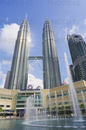 Petronas twin towers and Symphony Lake in KLCC park, Kuala Lumpur, Malaysia, Asia
