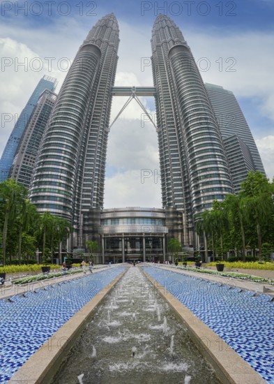 Petronas twin towers with fountains, Kuala Lumpur, Malaysia, Asia