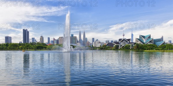 Jet d'eau in Titiwangsa Lake Garden and Kuala Lumpur city skyline, Malaysia, Asia