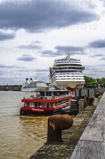 Cruise ships, Bordeaux, Gironde, Nouvelle-Aquitaine, France