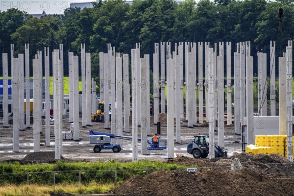 Construction of a new logistics hall on the Mercatroinsel, Hall 2, next to an existing hall, approx. 25, 000 square metres in size, in Duisburg-Ruhrort, shell construction, North Rhine-Westphalia, Germany