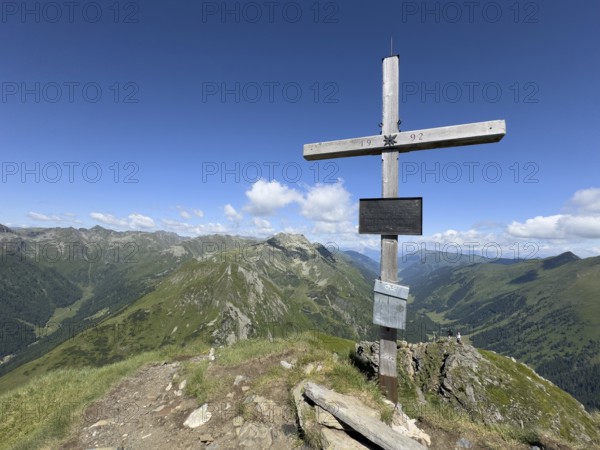 Summit cross on the Hornfeldspitz, Schladminger Tauern, Sölktäler nature park Park, St. Nikolei, Styria, Austria