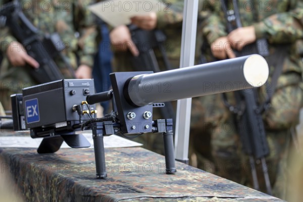 Close-up of the German Armed Forces' HP 47+ defence jammer (for drone defence)