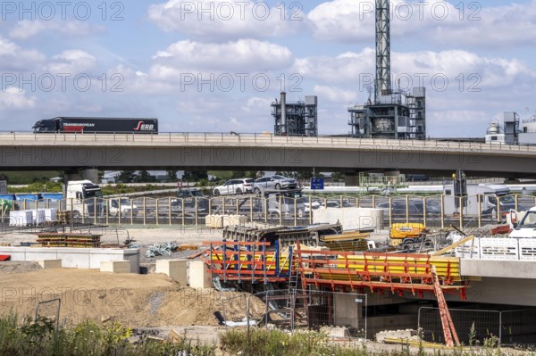 Motorway construction site at the Leverkusen-West junction, A1 and A59 motorways, new construction, reconstruction of the motorway junction due to the construction of the new Leverkusen Rhine bridge, construction period until the end of 2027, in the background, the Bürrig waste incineration plant, Leverkusen waste disposal centre, North Rhine-Westphalia, Germany