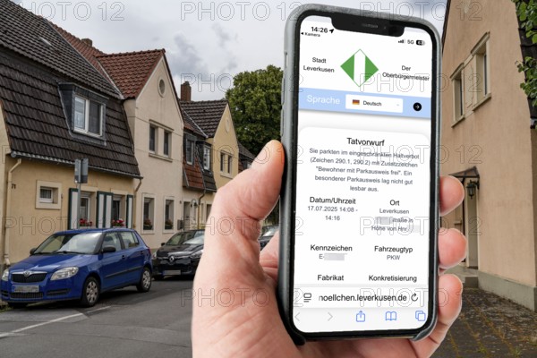 Parking ticket, online, car, wrongly parked, resident parking, without parking ticket, parking authorisation, notification of the public order office, accusation can be read via QR code and the warning fine, fine, can be paid immediately online, North Rhine-Westphalia, Germany