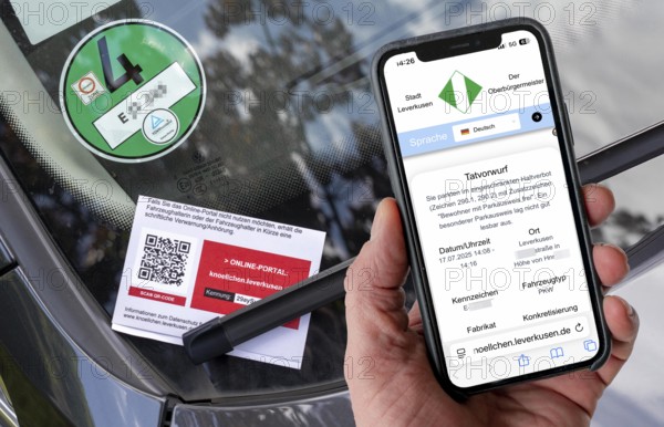 Parking ticket on a car, wrongly parked, resident parking, without parking ticket, parking authorisation, notification of the public order office, offence can be read via QR code and the warning fine, fine, can be paid immediately online, North Rhine-Westphalia, Germany