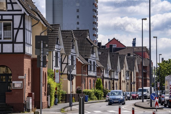 Residential buildings, on Nobelstrasse, in the Wiesdorf district, in Leverkusen, Bayer AG's Werkssiedlung II, heritage-protected building, residential tower block in the background, Leverkusen, North Rhine-Westphalia, Germany
