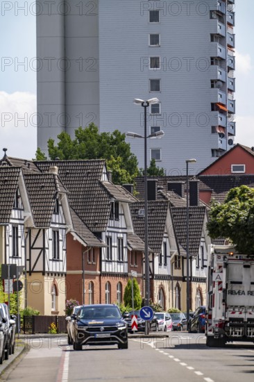 Residential buildings, on Nobelstrasse, in the Wiesdorf district, in Leverkusen, Bayer AG's Werkssiedlung II, heritage-protected building, residential tower block in the background, Leverkusen, North Rhine-Westphalia, Germany