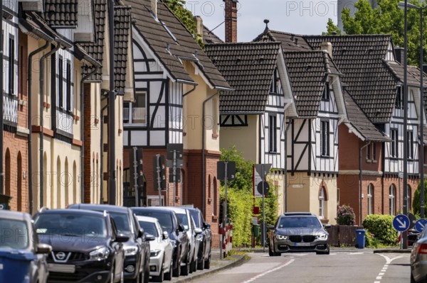 Residential buildings, on Nobelstrasse, in the Wiesdorf district, in Leverkusen, Bayer AG's Werkssiedlung II, heritage-protected building, Leverkusen, North Rhine-Westphalia, Germany