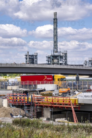 Motorway construction site at the Leverkusen-West junction, A1 and A59 motorways, new construction, reconstruction of the motorway junction due to the construction of the new Leverkusen Rhine bridge, construction period until the end of 2027, in the background, the Bürrig waste incineration plant, Leverkusen waste disposal centre, North Rhine-Westphalia, Germany