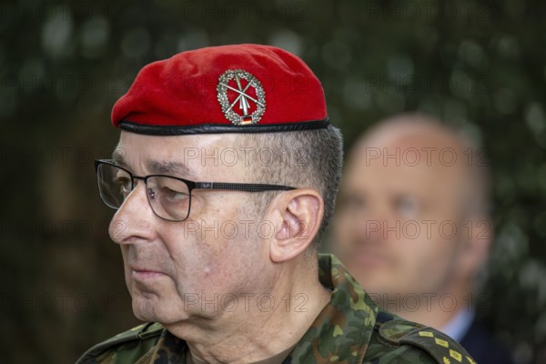 Carsten Breuer, General of the Army of the Bundeswehr, visits the Germersheim Air Force Training Battalion