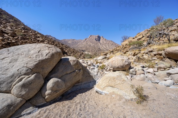 Tsisab Gorge, White Lady Trail, desert landscape with mountains, Brandberg, Erongo, Damaraland, Namibia