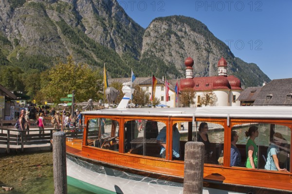St. Bartholomä am Königssee, mountain lake in the municipality of Schönau am Königssee, district of Berchtesgadener Land. Nestled between the steep slopes of the Watzmann and Hagengebirge mountains, it has a fjord-like character. It is one of the cleanest lakes in Germany. Navigation since the 18th century. Upper Bavaria, Bavaria