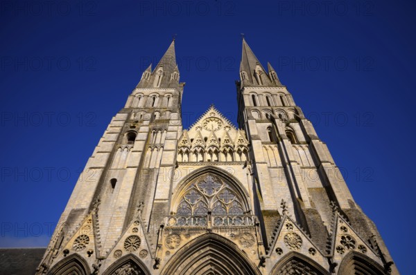 West facade, Cathedral Cathédrale Notre-Dame de Bayeux, evening light, Bayeux, Normandy, Calvados, France
