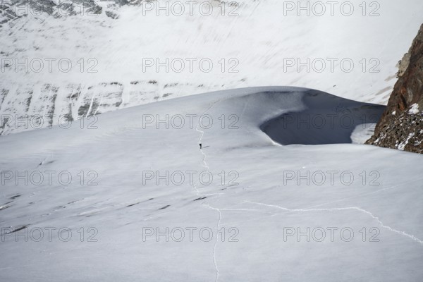 Mountaineer in the distance on the Übeltalferner glacier, Stubai Alps, South Tyrol, Italy