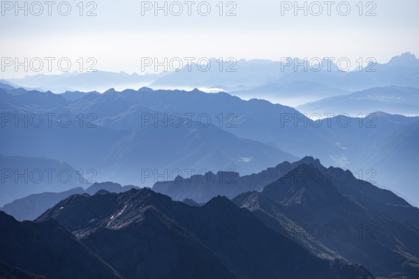 Mountain silhouettes, mountain panorama, view from the Wilder Freiger, Stubai Alps, South Tyrol, Italy