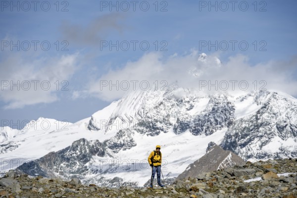 Mountaineers in front of the glaciated and snow-covered summit of the Großglockner, Wiener Höhenweg, Schober Group, Hohe Tauern National Park, Carinthia, Austria
