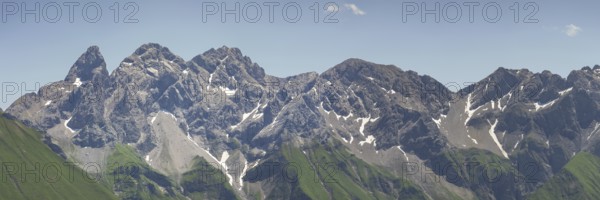 Mountain panorama from Fellhorn 2037m, to the Allgäu main ridge with Trettachspitze 2595m, Mädelegabel 2645m, Bockkarkopf 2609m and Hochfrottspitze 2649m, Allgäu Alps, Allgäu, Bavaria, Germany
