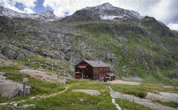Elberfelderhütte mountain hut in the upper Gössnitztal valley, Wiener Höhenweg, Schober group, Hohe Tauern National Park, Carinthia, Austria