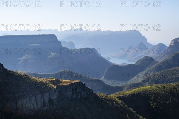 View of the Blyde River gorge, Lowveld Viewpoint, in the evening light, canyon landscape, Blyde River Canyon, Panorama Route, Mpumalanga, South Africa