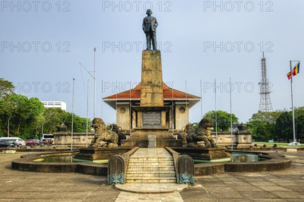 Independence Memorial Hall in Cinnamon Gardens, Commemorative water basin with a statue in the honor of Don Stephen Senanayake, Father of the Nation, Colombo, Sri Lanka