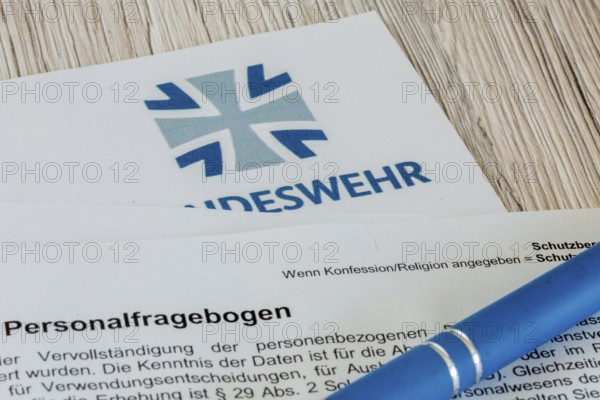 Close-up of a Bundeswehr personnel questionnaire (symbolic image)