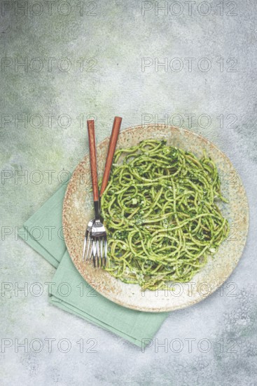 Spaghetti with pesto sauce, homemade, no people