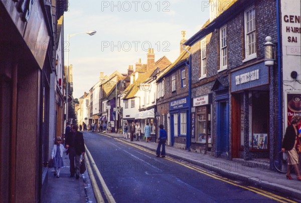 People shopping, shops in town centre of Wallingford, Oxfordshire, England, UK 1970s