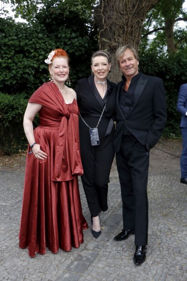 Enie van de Meiklokjes, guest, Steve Norman at the Cocktail Prolongé for the Semi-Final Round of Judging of the International Emmy® Awards 2025 in Berlin at the Schlosshotel Berlin on 07.07.2025