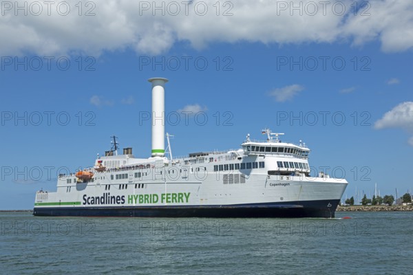 Scandlines Hybrid Ferry arrives, Warnow, Warnemünde, Rostock, Mecklenburg-Western Pomerania, Germany