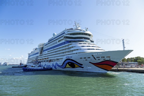 Cruise ship AIDA nova is pushed against the quay wall by tugboats, Warnow, Warnemünde, Rostock, Mecklenburg-Western Pomerania, Germany