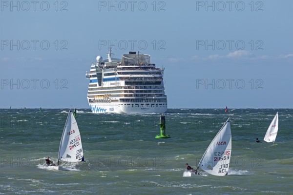 Cruise ship AIDAmar departs, boats, sailing boats, Baltic Sea, Warnemünde, Rostock, Mecklenburg-Western Pomerania, Germany