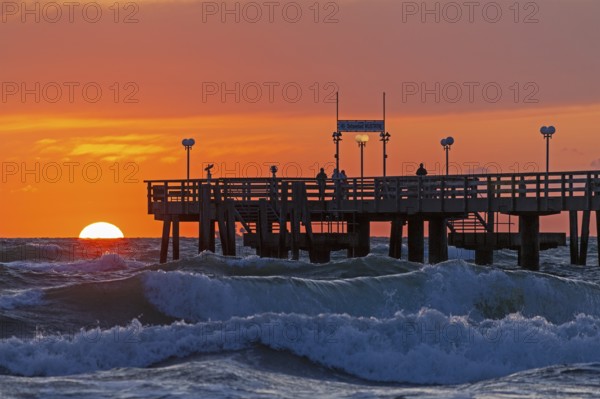 Sunset, pier, waves, swell, Wustrow, Fischland, Mecklenburg-Vorpommern, Germany