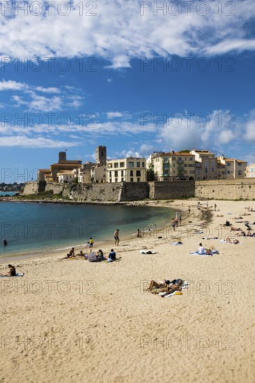 Beach and old town, Plage de la Gravette, Antibes, Provence Alpes Côte d'Azur, South of France, France