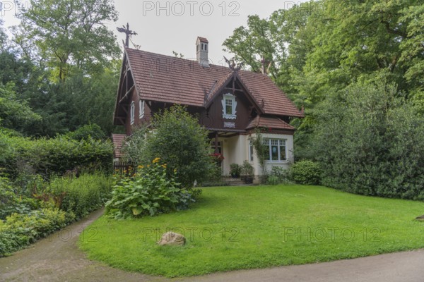 Elisen Foundation building, citizens' park from 1866, landscape park with rivers and lakes, garden monument, attraction, recreation, lawn, groups of trees, nature, city state of Bremen, Germany